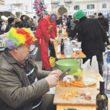 Osam kotlića za pomoć Domu sv. Ana