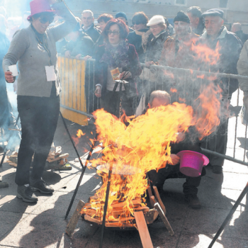 Može s kapuzom ili paštom, ali u kotliću mora biti fažol